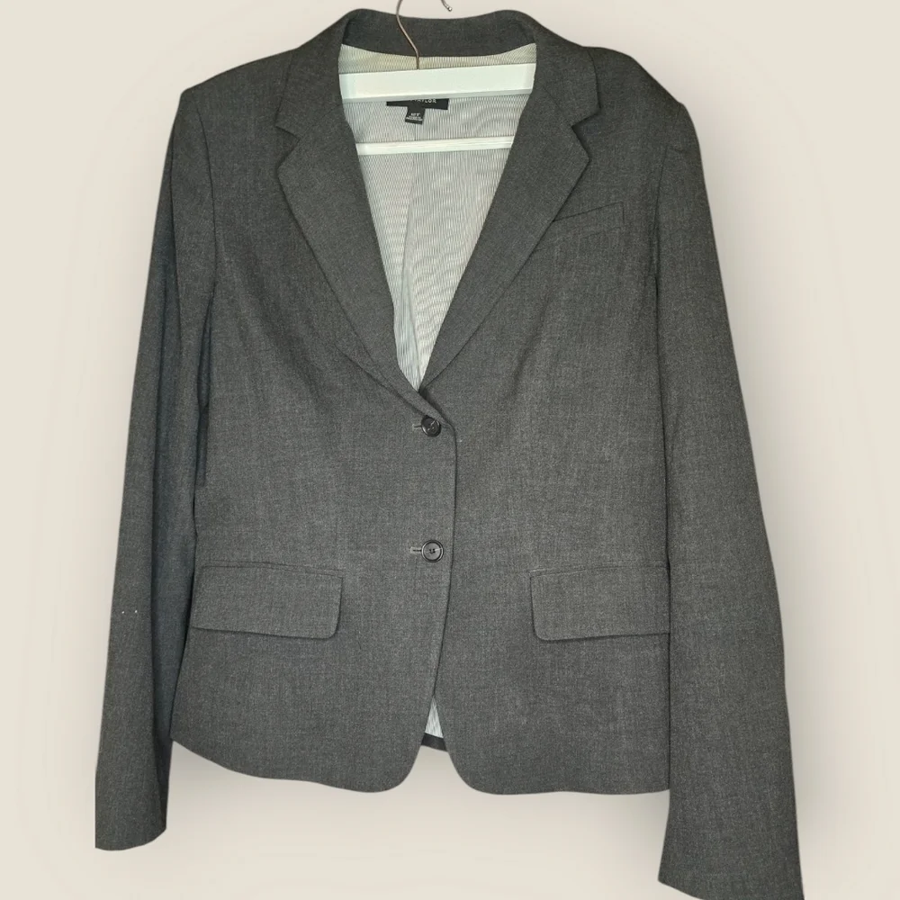 The Notched Two Button Blazer in Seasonless Stretch And StraightPant Anne TAYLOR